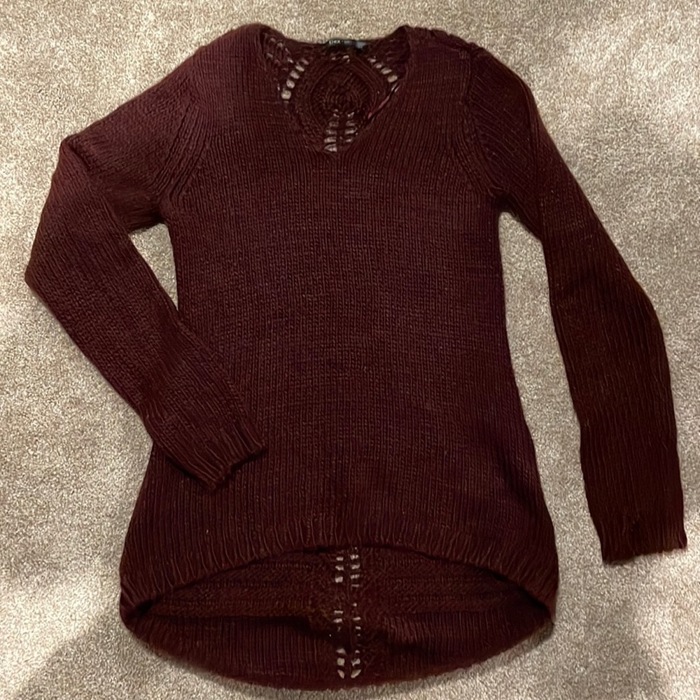 Dex sweater size small merlot wine color. Super soft great condition. High/low